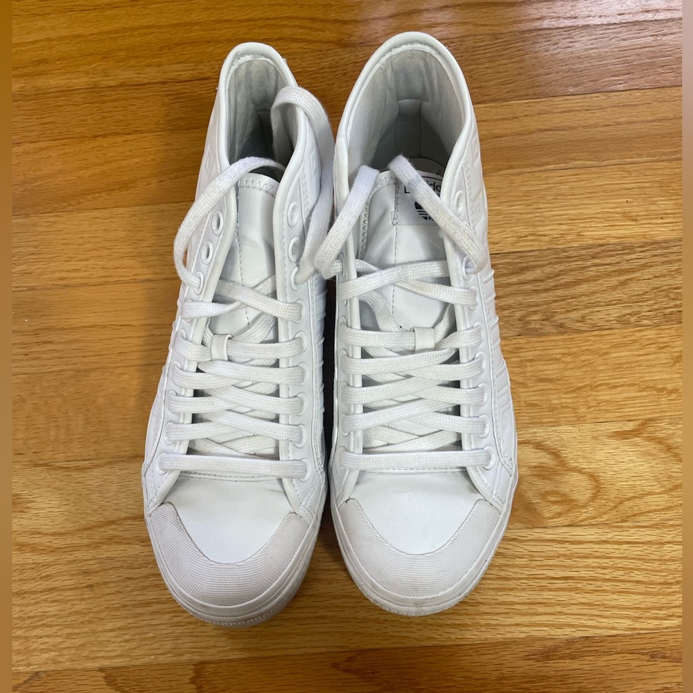 White Adidas Nizza platform size 8. Run a little big.